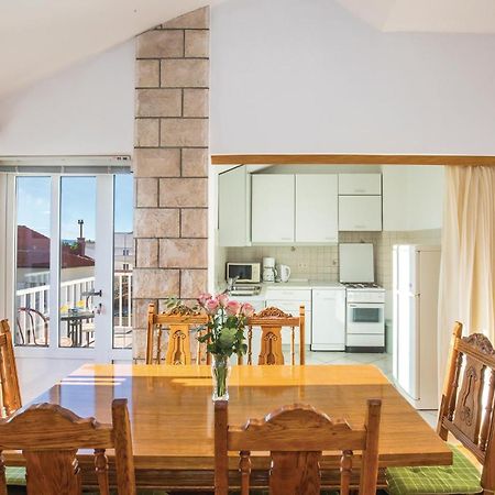 3 Bedroom Amazing Apartment In Makarska Exterior foto