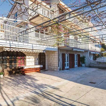 3 Bedroom Amazing Apartment In Makarska Exterior foto