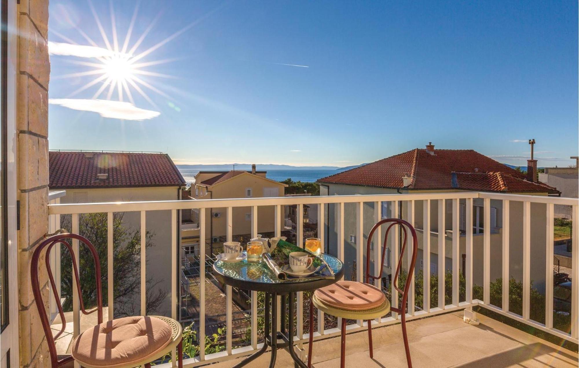 3 Bedroom Amazing Apartment In Makarska Exterior foto