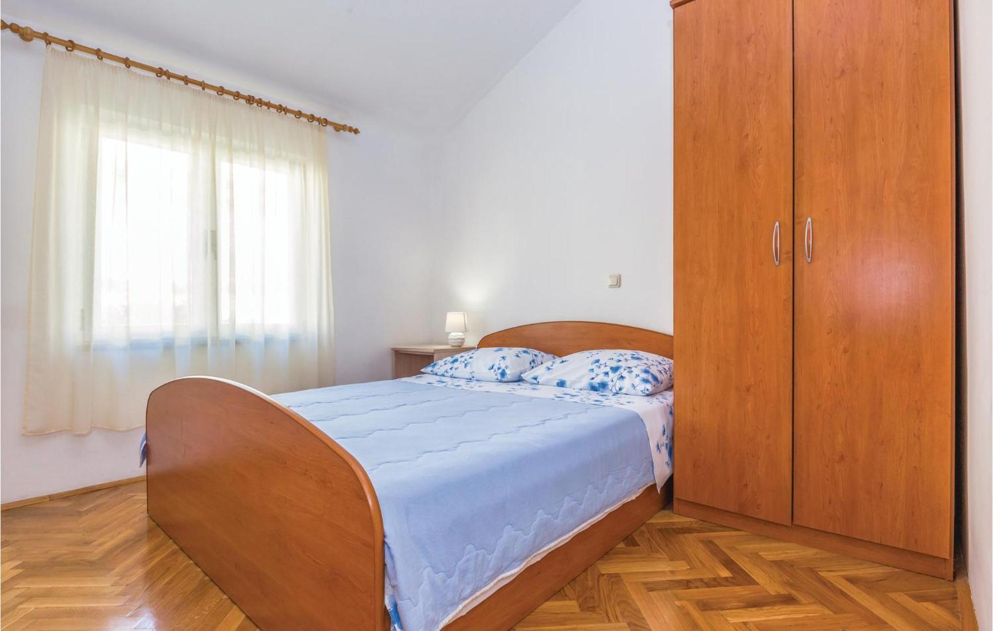 3 Bedroom Amazing Apartment In Makarska Exterior foto